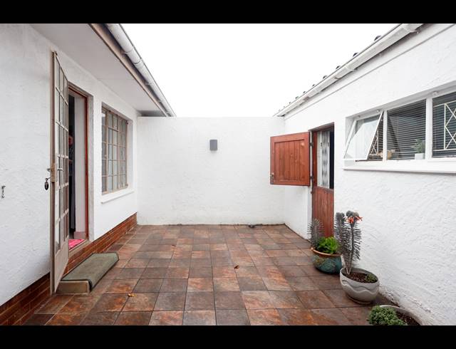 4 BEDROOM FREEHOLD FOR SALE IN GONUBIE